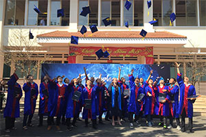A group photo of graduands in Vietnam vocational college.
