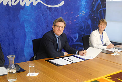 Chisholm signing the CINEC agreement